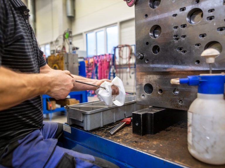 Buying an Injection Molding Machine in 2025: A Practical, No-Nonsense Guide