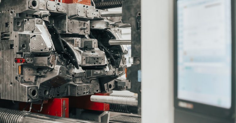 Injection Molding Machine: The Heart of High-Precision Plastic Manufacturing